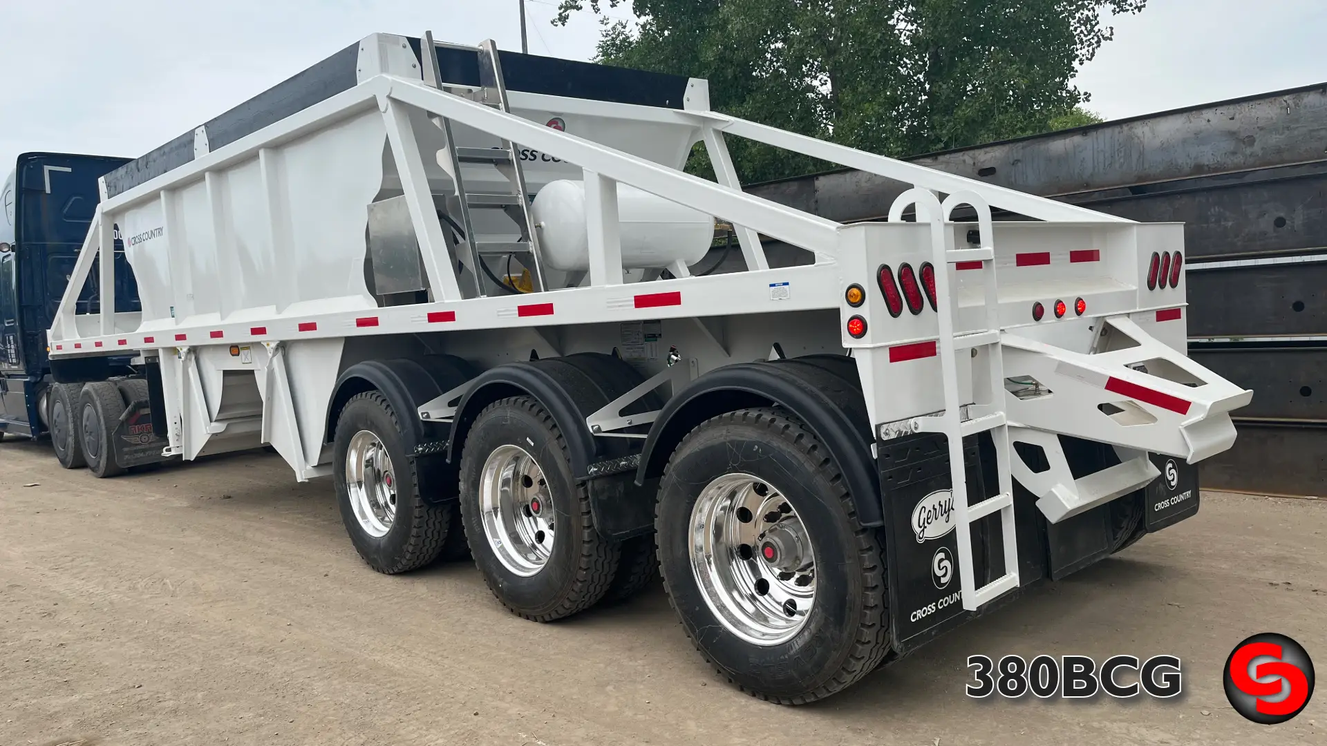 380BCG — 38' Tridem Crossgate Belly Dump — photo 3