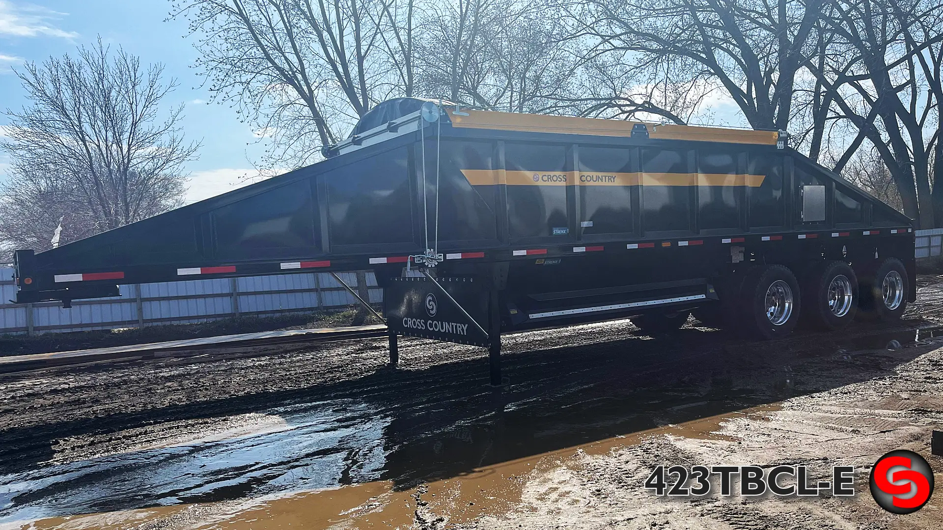 423TBCL-E — 42' Tridem Clamshell Belly Dump (Electronic Gate Stop) — photo 2