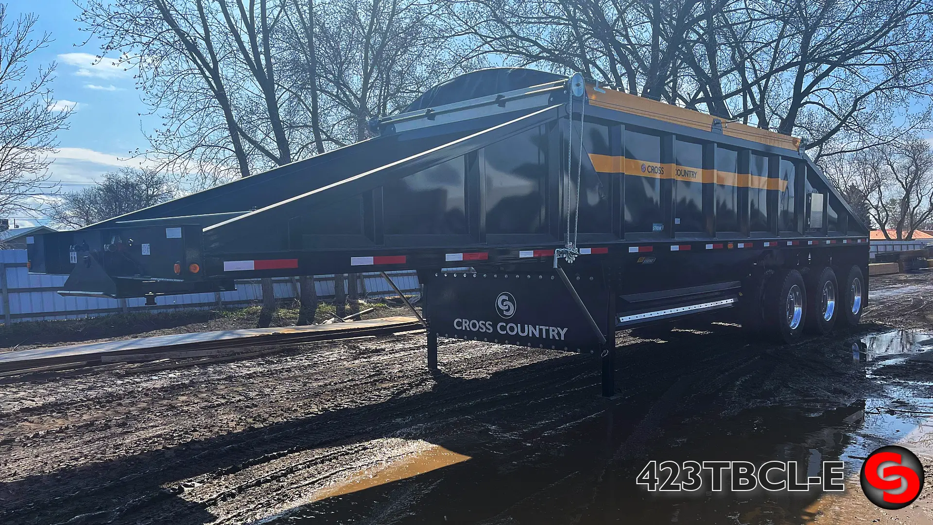 423TBCL-E — 42' Tridem Clamshell Belly Dump (Electronic Gate Stop) — photo 1