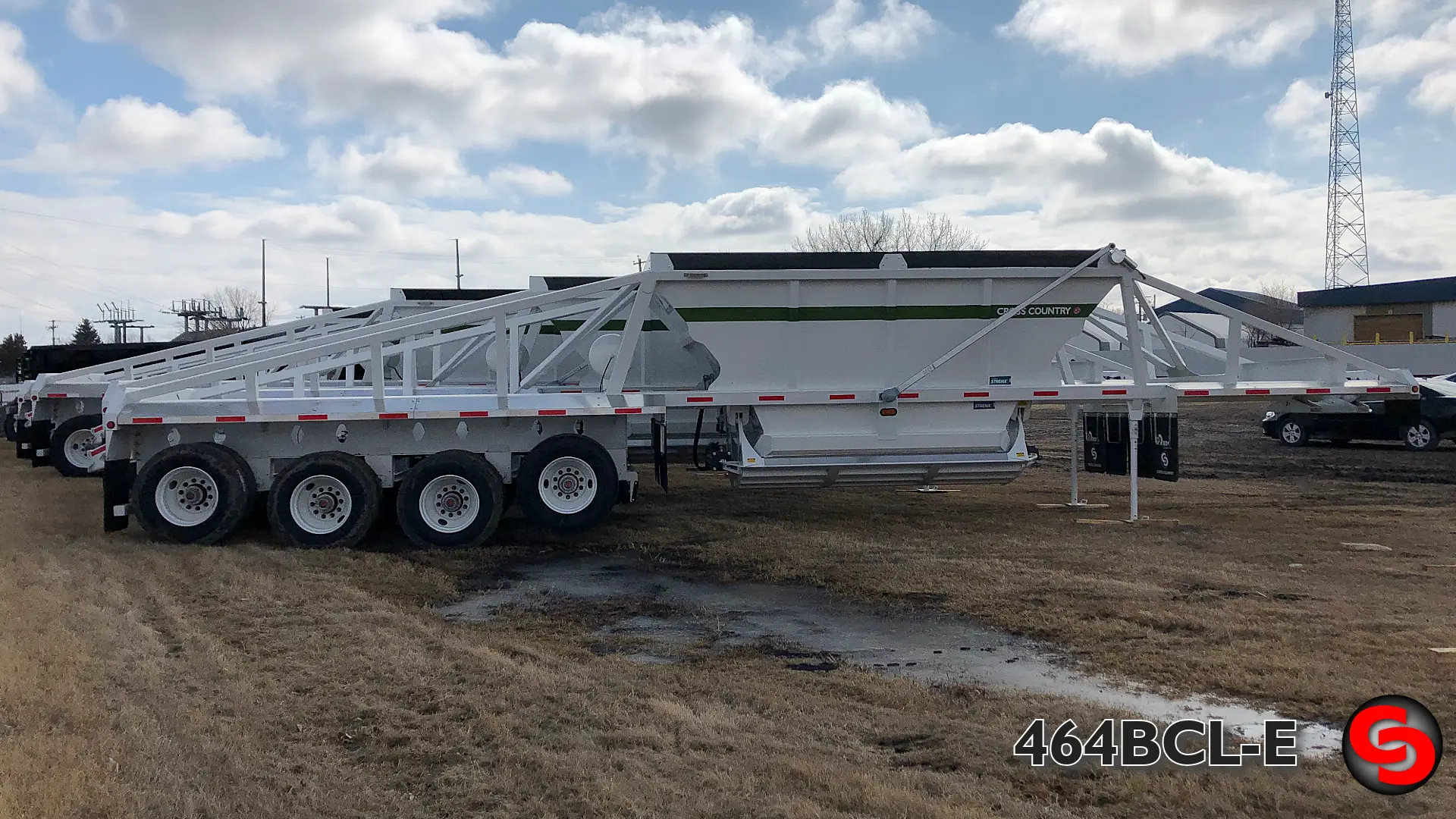 464BCL-E — 46' 4-Axle Clamshell Belly Dump — photo 4