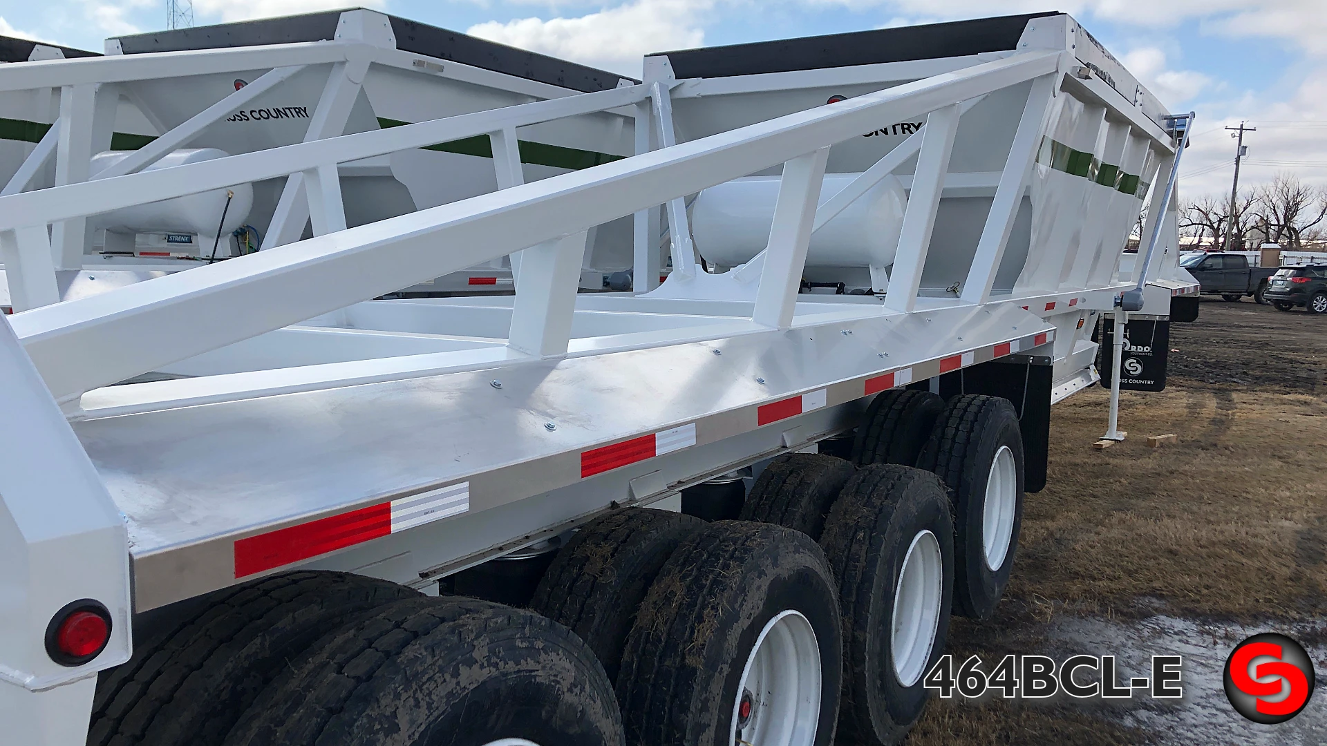 464BCL-E — 46' 4-Axle Clamshell Belly Dump — photo 5