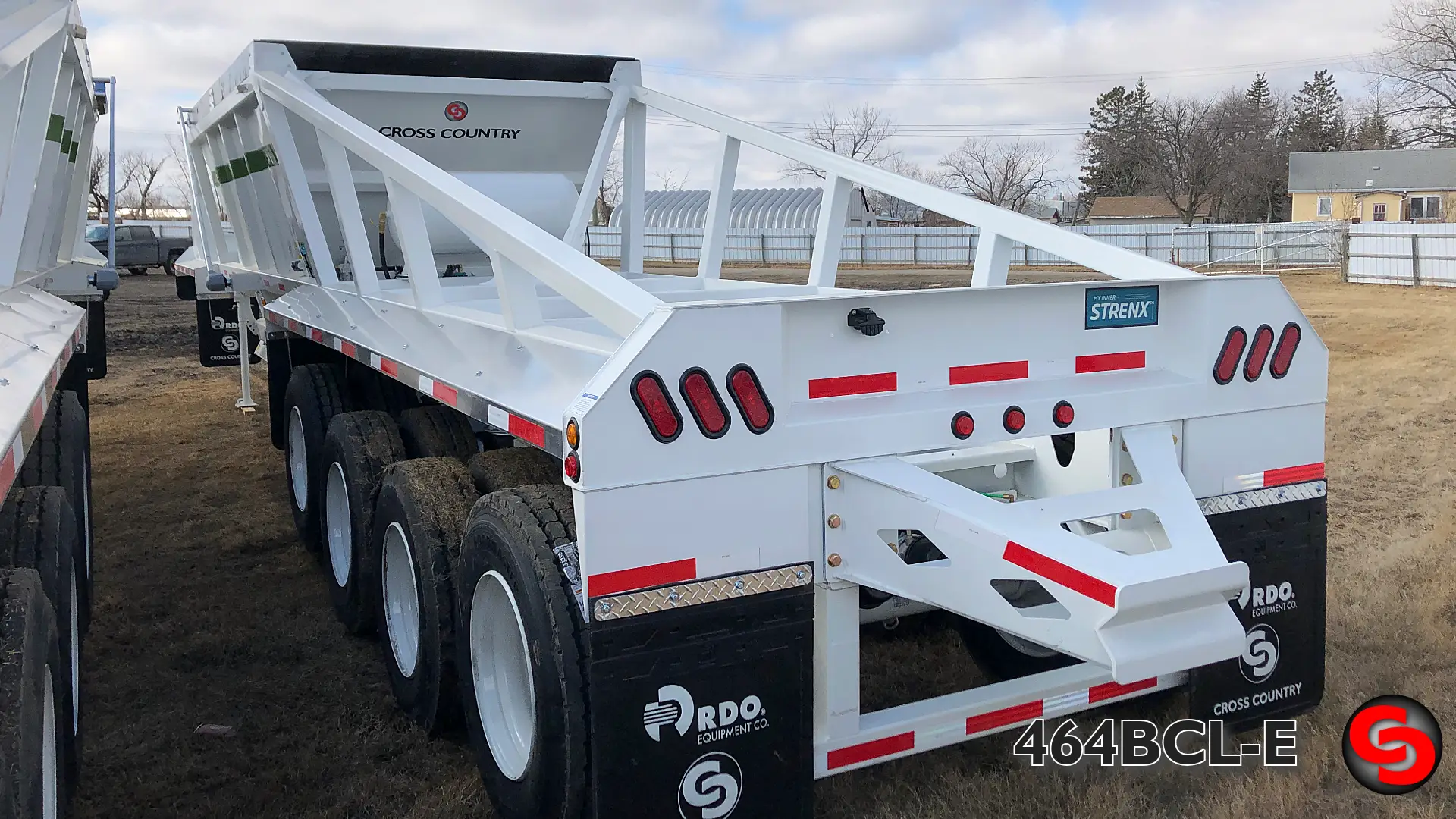 464BCL-E — 46' 4-Axle Clamshell Belly Dump — photo 6