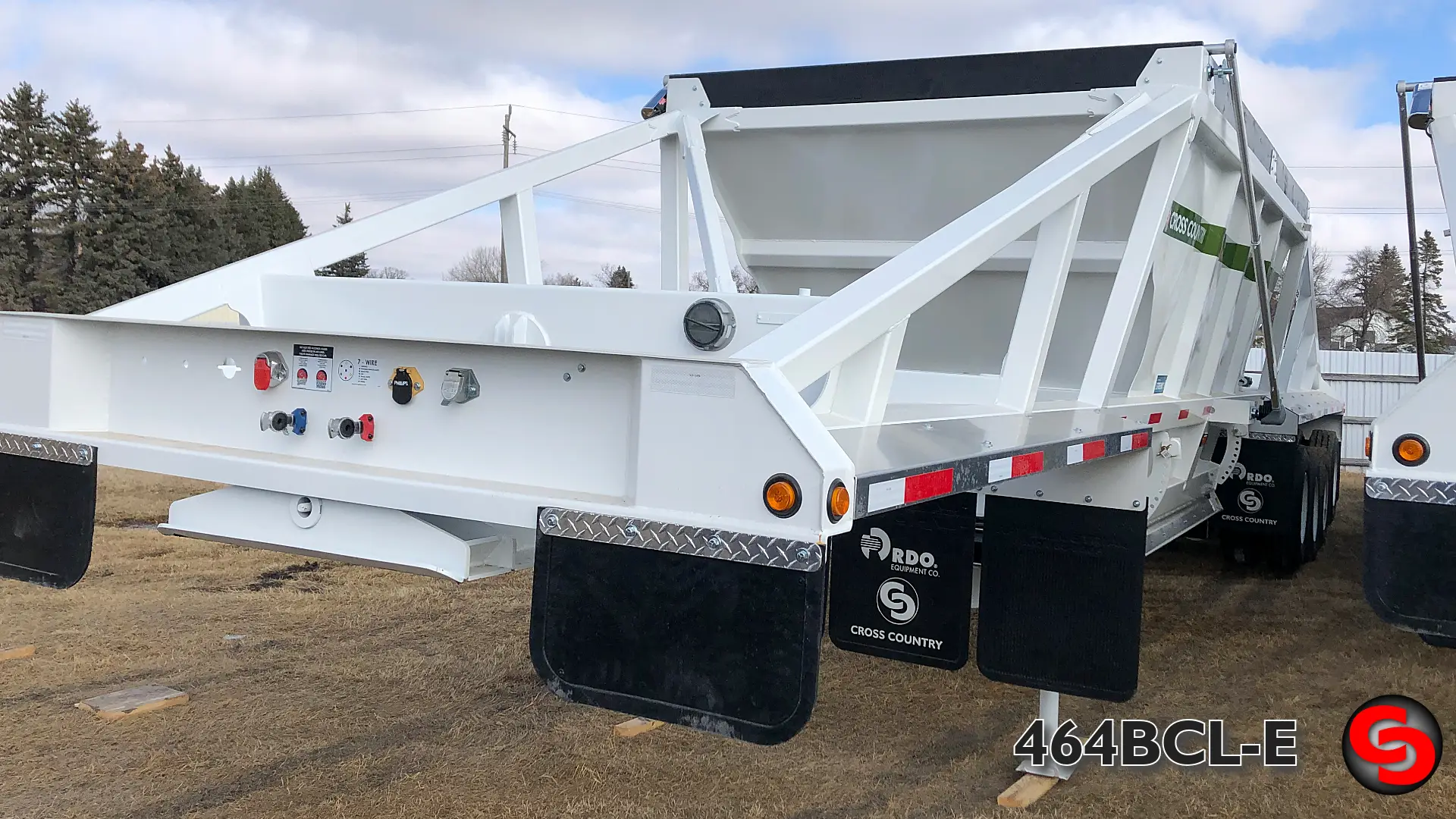 464BCL-E — 46' 4-Axle Clamshell Belly Dump — photo 1