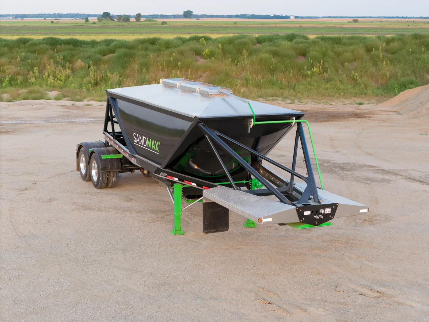 SandMax 402BXF rear gate detail